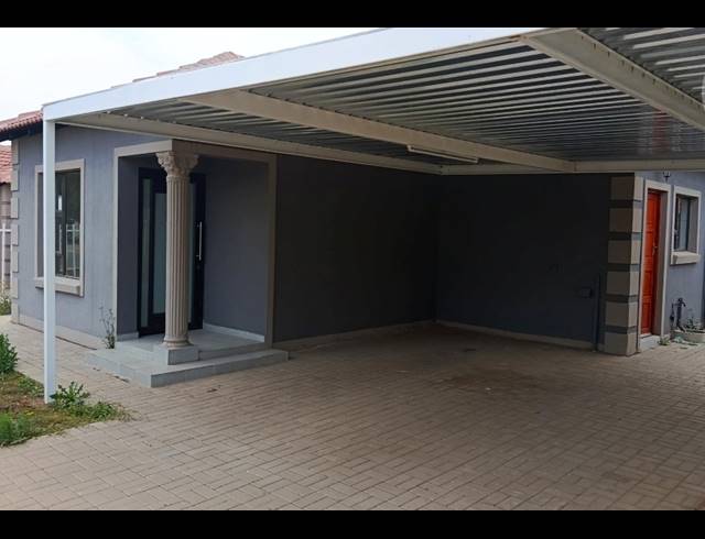 4 BEDROOM HOUSE FOR SALE IN MANDELA VIEW
